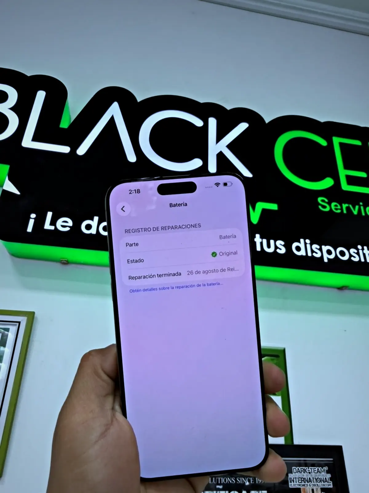 iPhone mostrando el registro de reparación de batería con estado Original