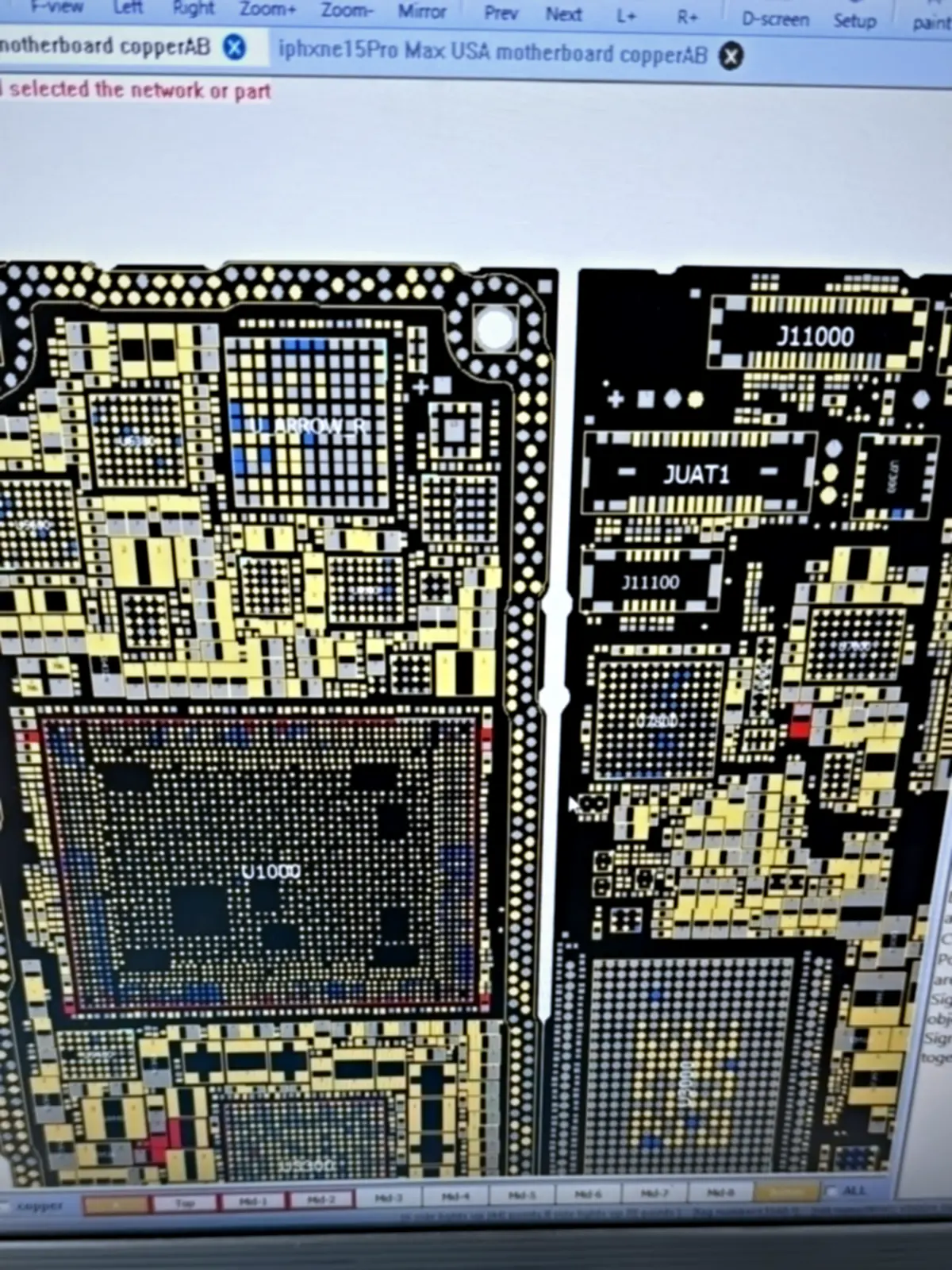 Monitor con software de vista de placa lógica de un iPhone en diagnóstico